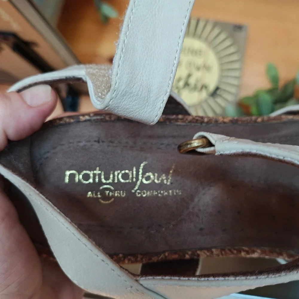 Natural Soul Tristin Sandals Ivory Faux Leather T-Strap Beaded Cork Wedges Sz 9M